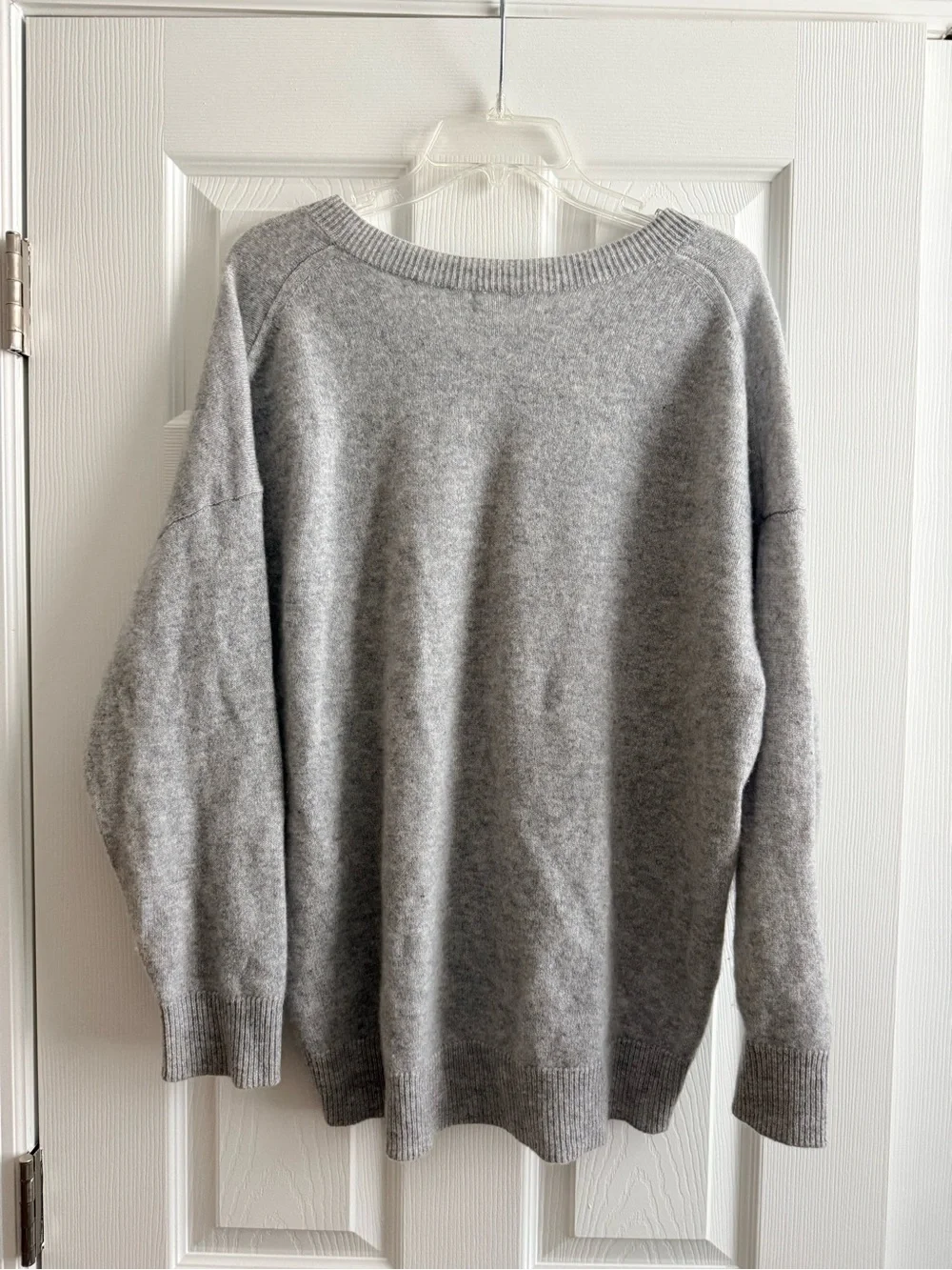 Banana Republic 100% Cashmere V-Neck Sweater